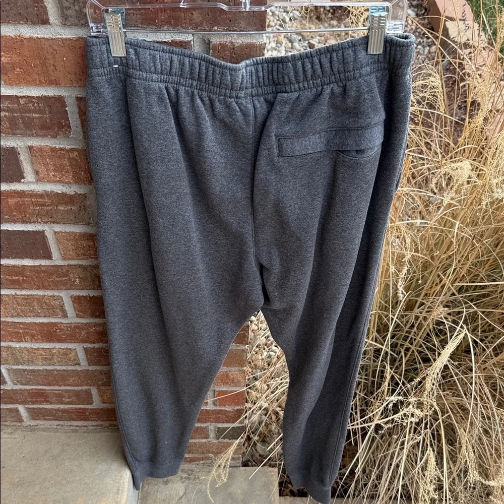 Nike Men’s M Sportswear Club Fleece Jogger pants in Charcoal Gray